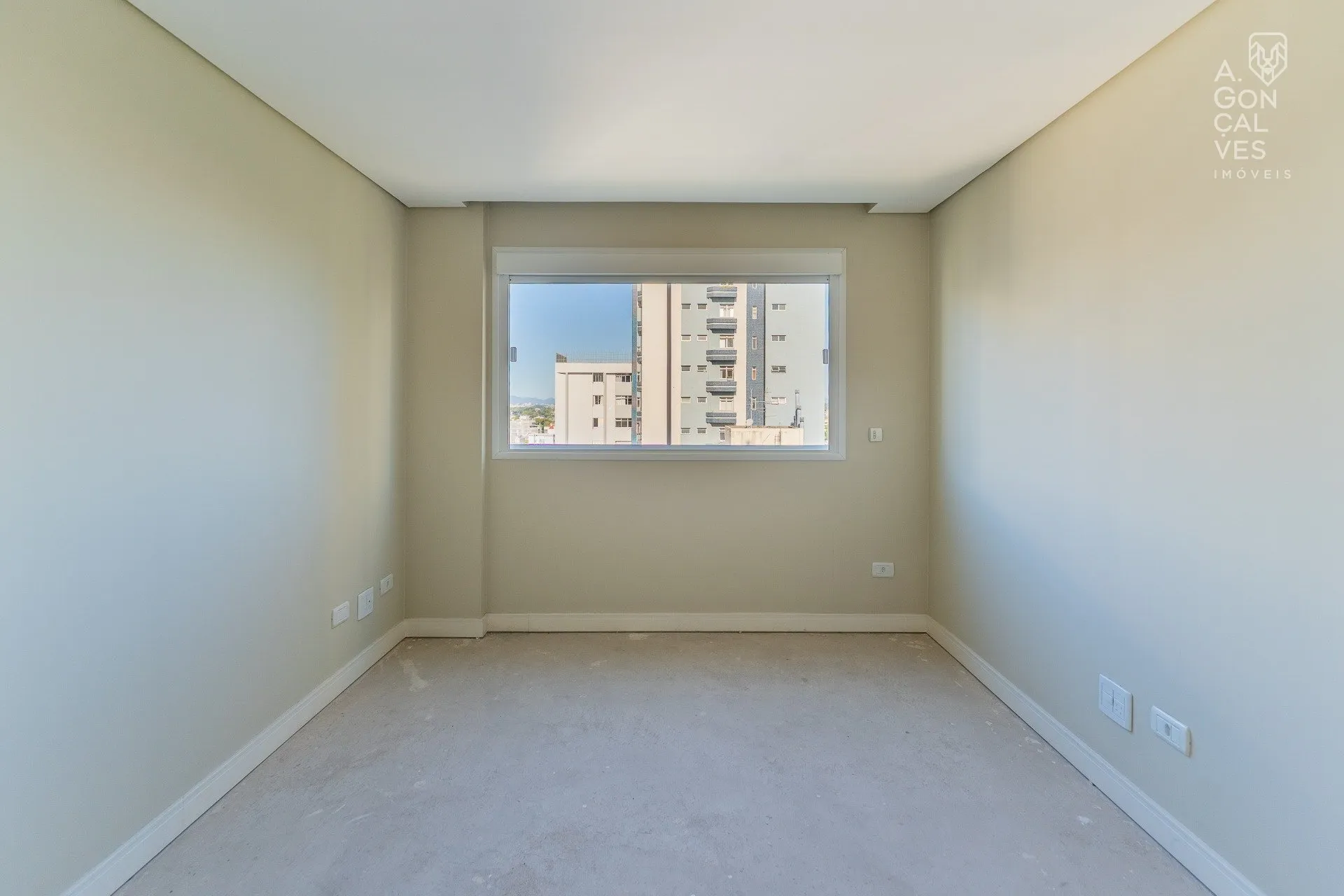4-bedroom apartment with balcony and 3 parking spaces — photo 26