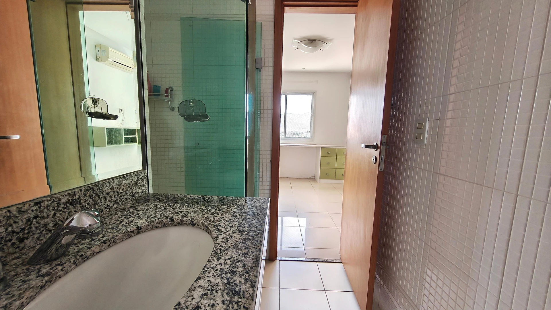 Apartamento com 3 suítes e fogão a gás na cozinha — photo 2