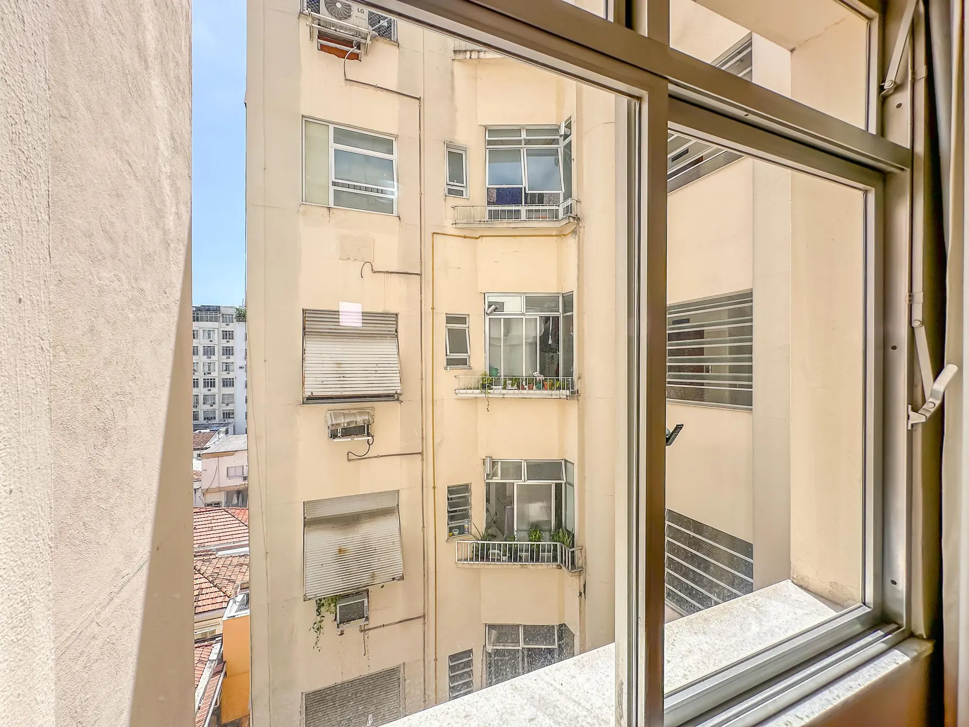 140 m² apartment with a jacuzzi and a bathtub — photo 17