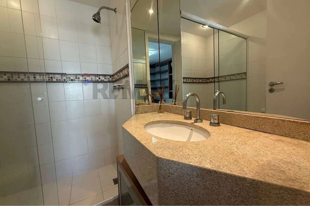 Furnished 4-bedroom apartment with 246 m² — photo 26
