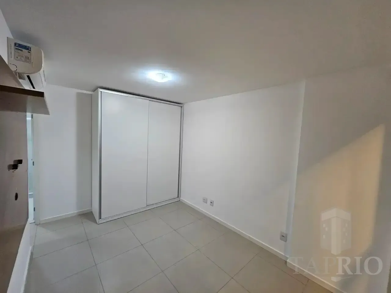 Furnished penthouse with 3 bedrooms and 3 baths — photo 13