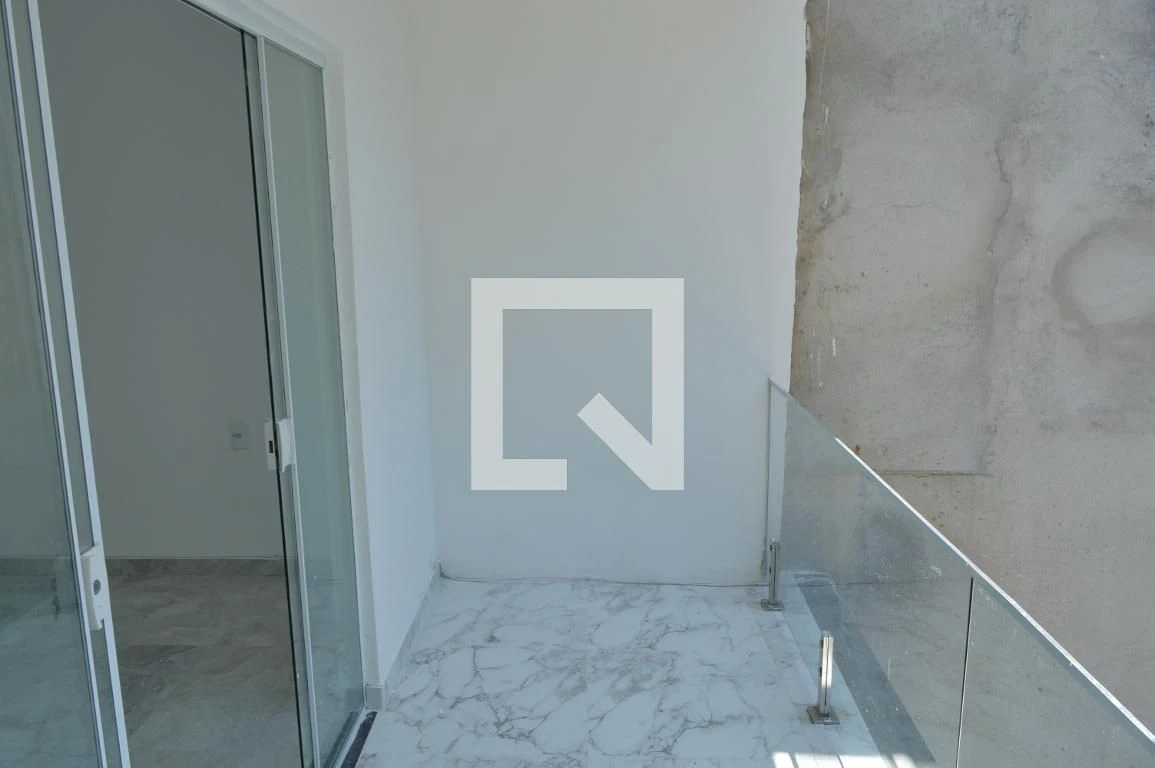 Casa de 3 quartos com janelas do piso ao teto — photo 10