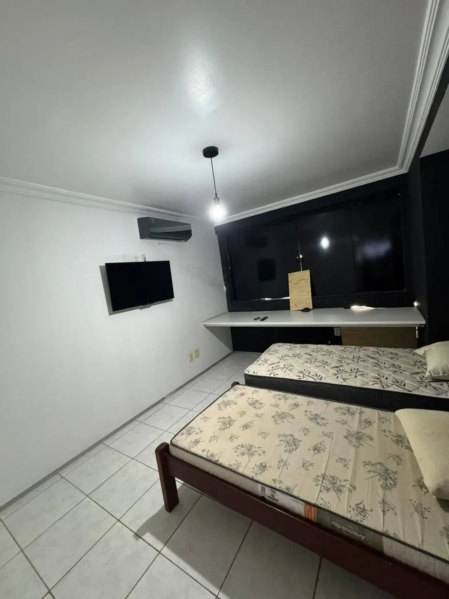 4-bedroom apartment in a building with a pool — photo 18