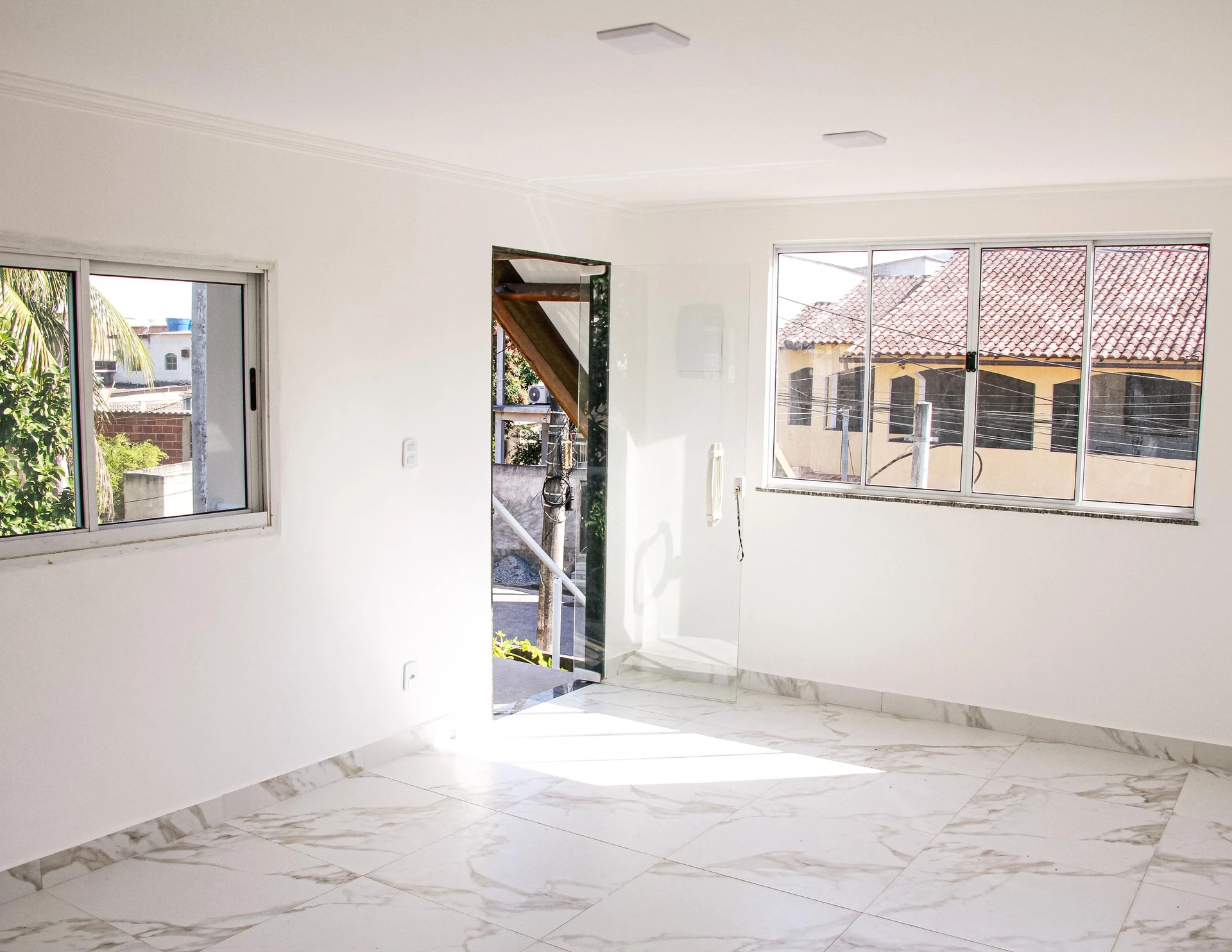 House with no parking, 2 bedrooms and 1 bathroom