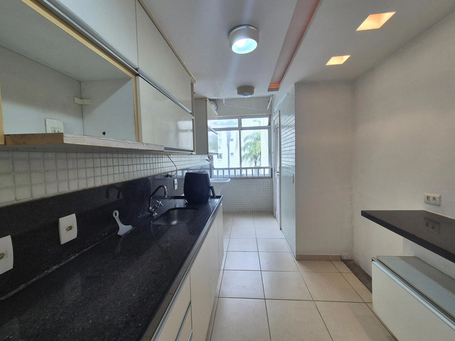 91 m² apartment with a home office and a mountain view — photo 5