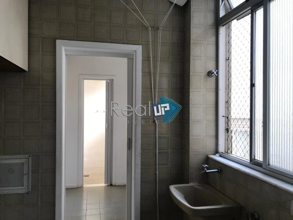 Квартира з 3 спальнями та дерев'яною підлогою або ламінатом — photo 30