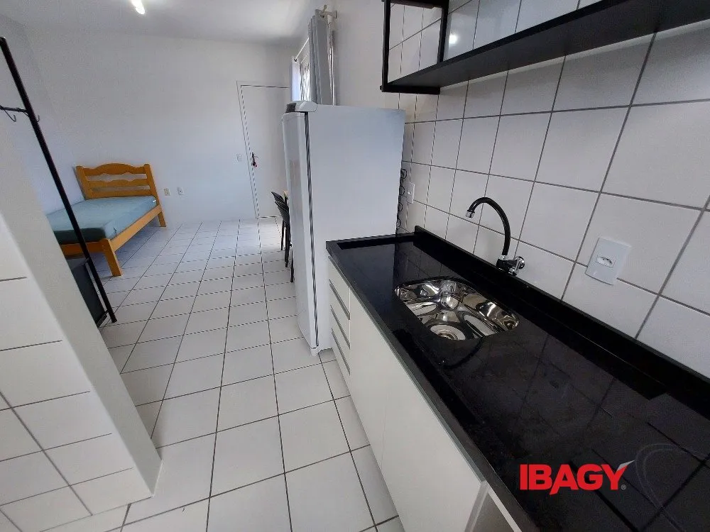 Furnished studio 20 m² with a compact kitchenette — photo 5