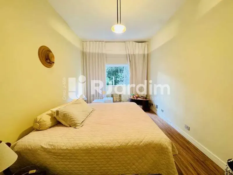 Residential apartment with 4 bedrooms and 4 bathrooms — photo 9