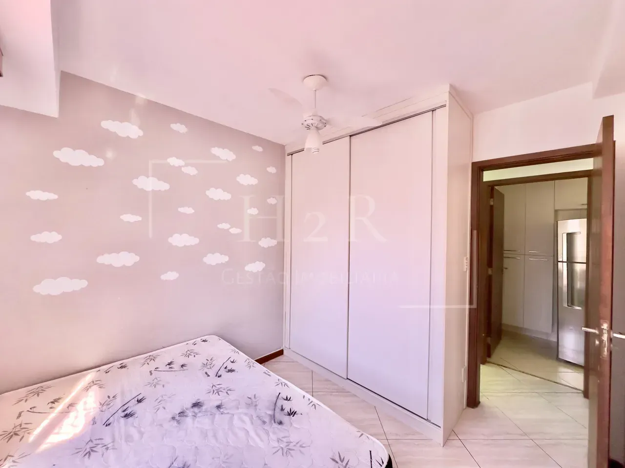 Furnished 3-bedroom apartment with balcony — photo 5