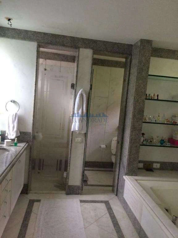 Furnished house with 4 bedrooms and 498 m², closed kitchen — photo 26