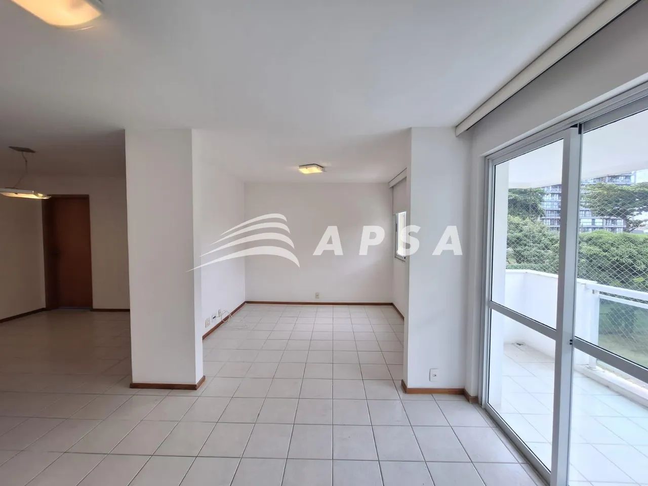 Unfurnished apartment with 2 bedrooms and home office — photo 2