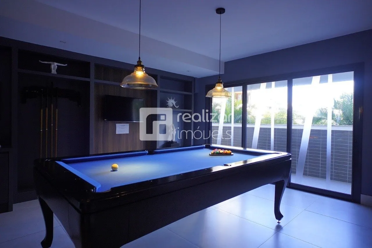 One-bedroom apartment in a building with a gym — photo 9
