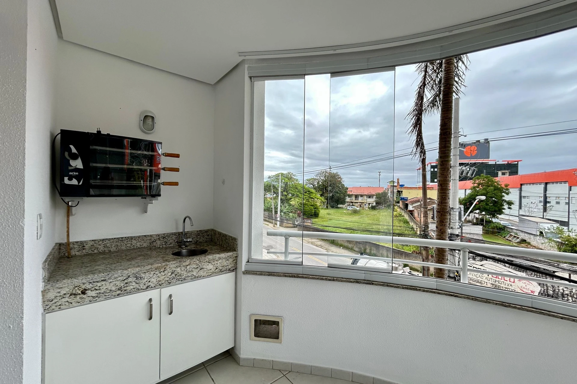 2-bedroom apartment in a building with a gym — photo 10