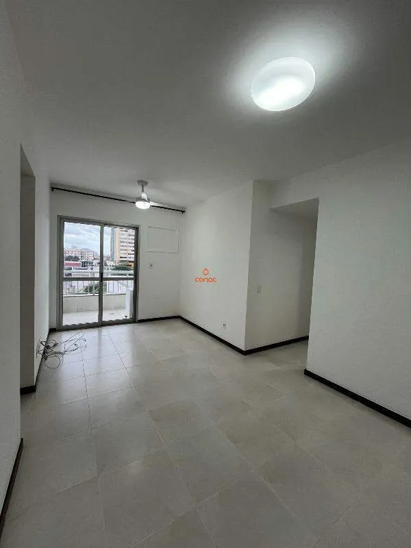 Apartamento com 3 quartos e cozinha separada