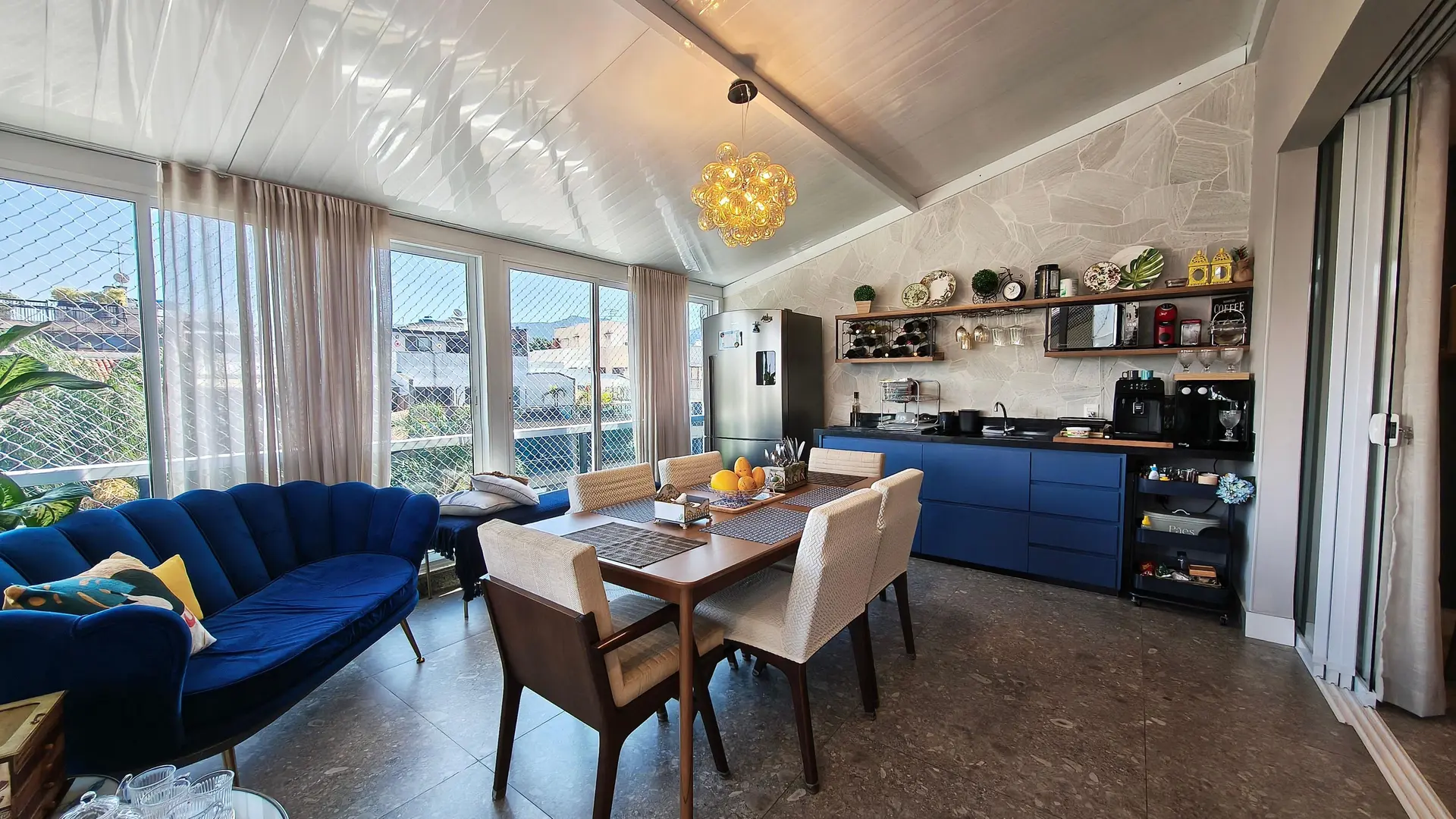Apartamento mobiliado com 3 suítes e varanda com churrasqueira — photo 2