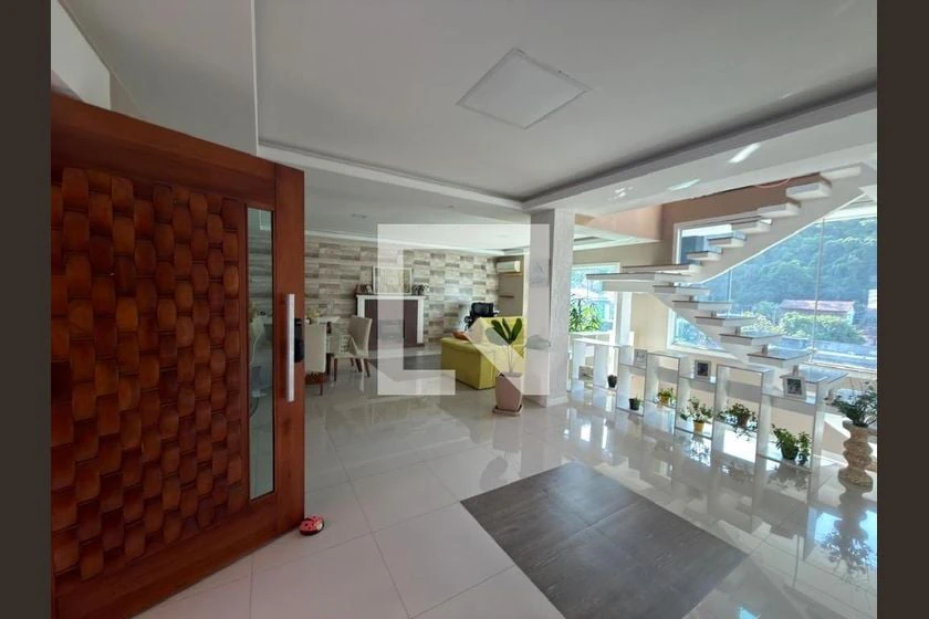 Будинок 750 м² з панорамними вікнами та заскленим балконом — photo 22