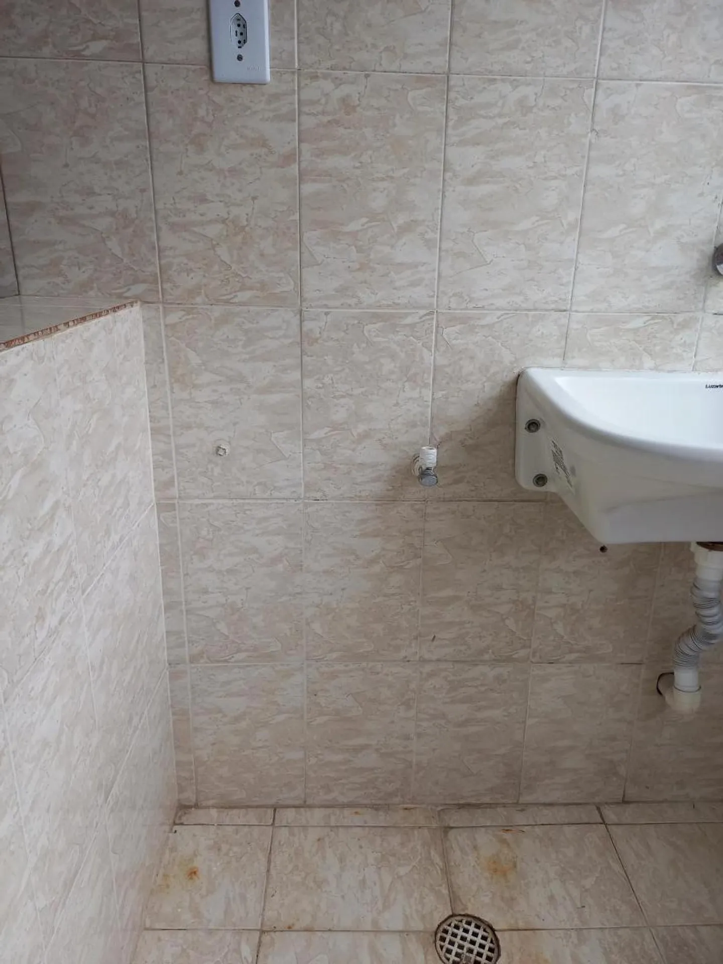 2-bedroom apartment with enclosed kitchen and 1 parking spot — photo 11