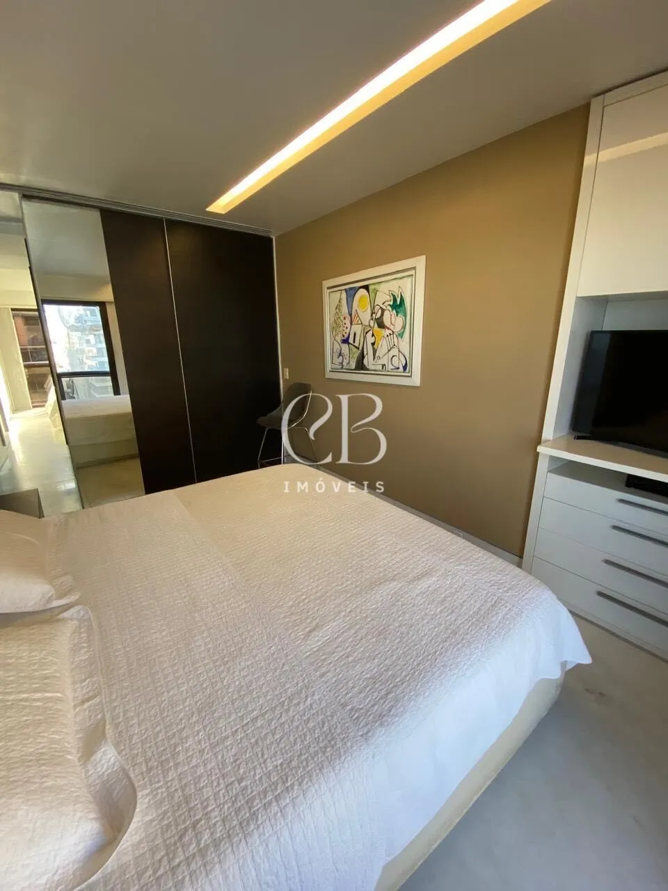 Furnished apartment with 2 bedrooms and open-plan kitchen — photo 17