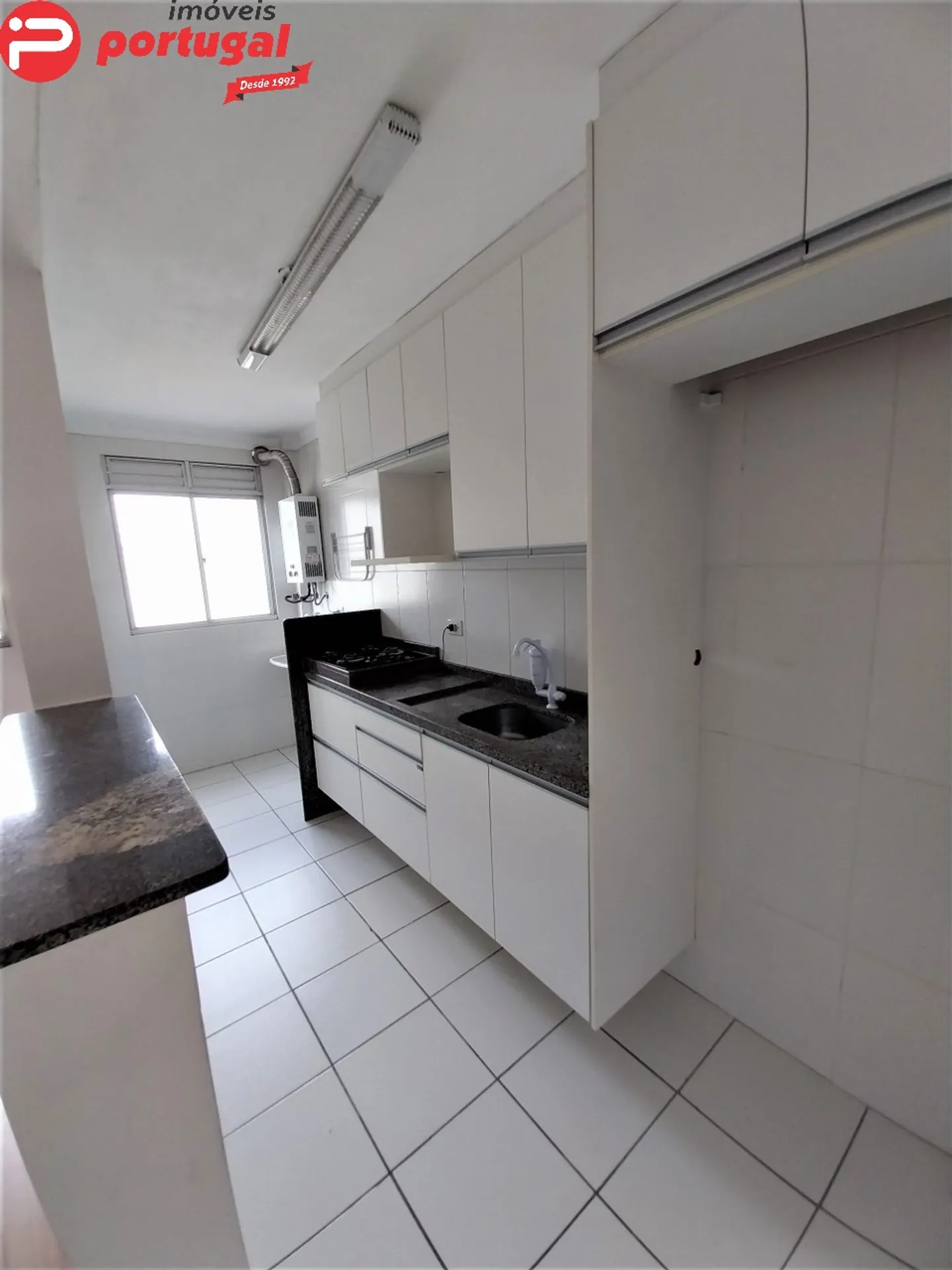 Apartamento com piso de madeira ou laminado, Portão — photo 6