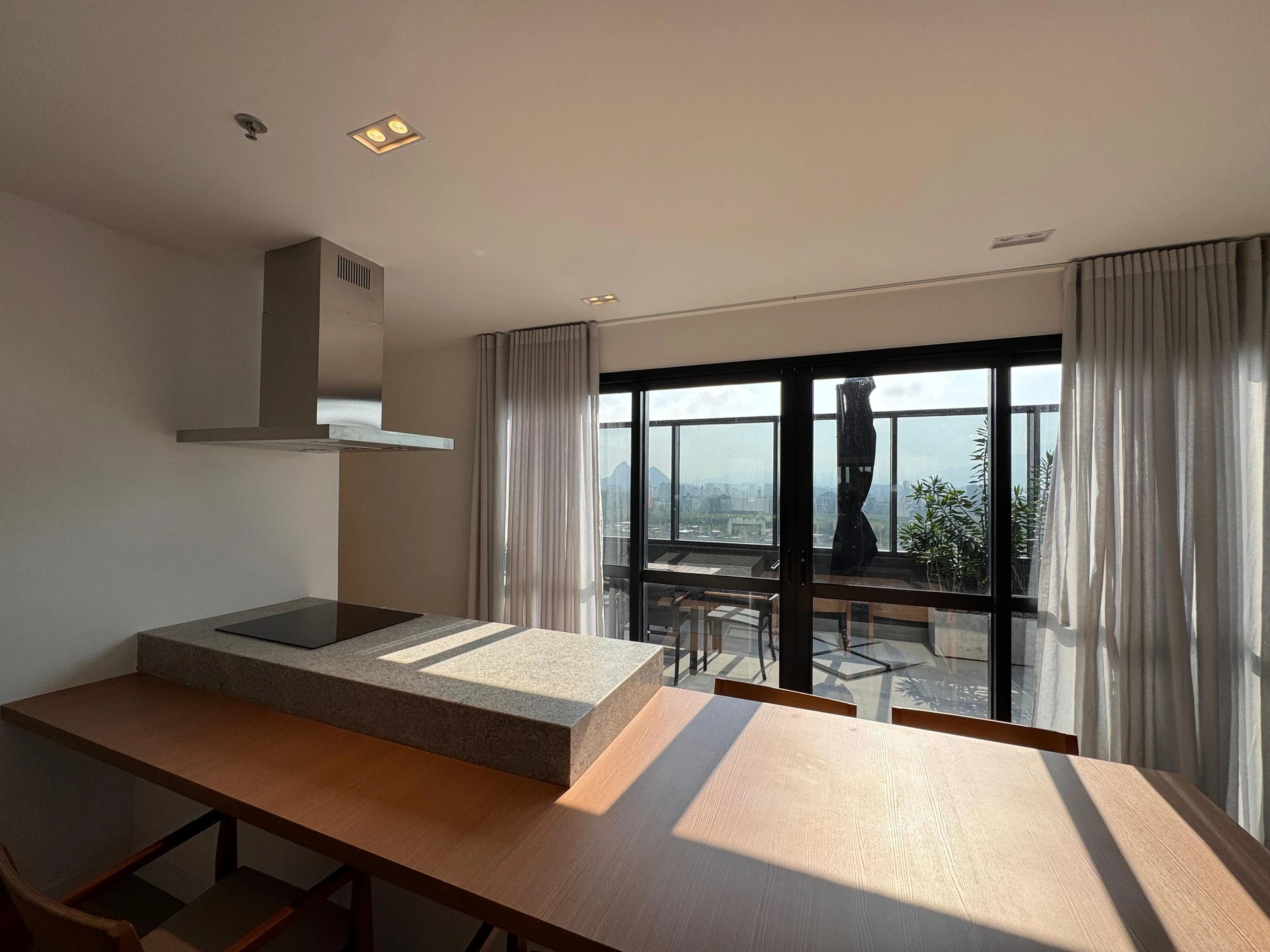 Apartamento amueblado de 3 dormitorios con balcón — photo 32