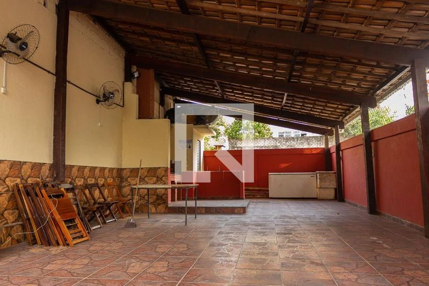 Apartamento de 2 quartos com piso de cerâmica e vaga — photo 29