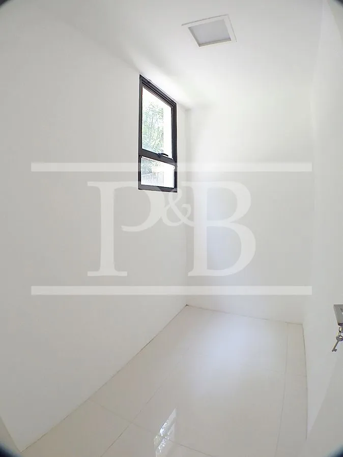 4-bedroom apartment with glassed-in balcony — photo 39