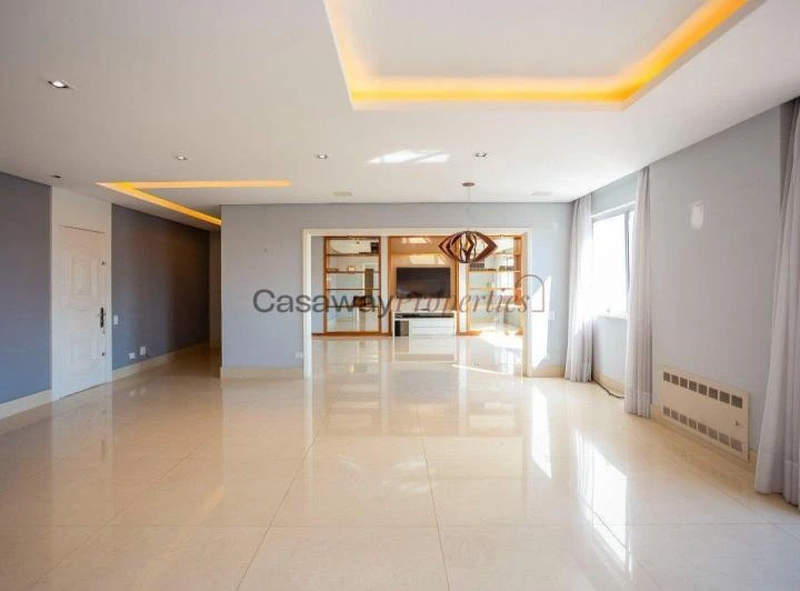 256 m² apartment with 2 en-suite bedrooms and 2 parking spots