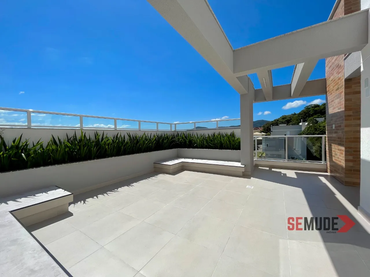Furnished 1-bedroom apartment with a balcony grill — photo 11