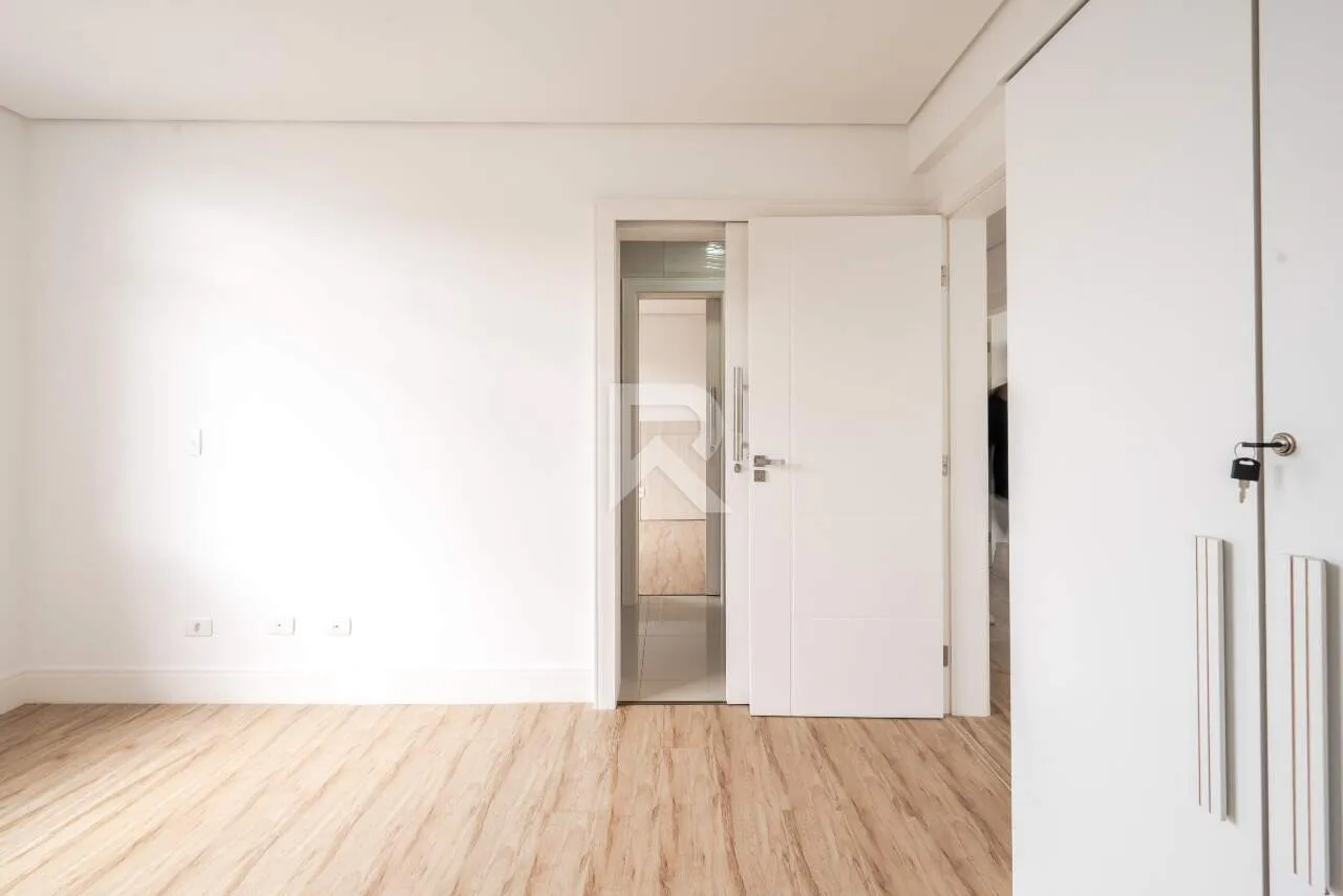 Furnished house with 4 en-suite rooms and 709 m² — photo 32