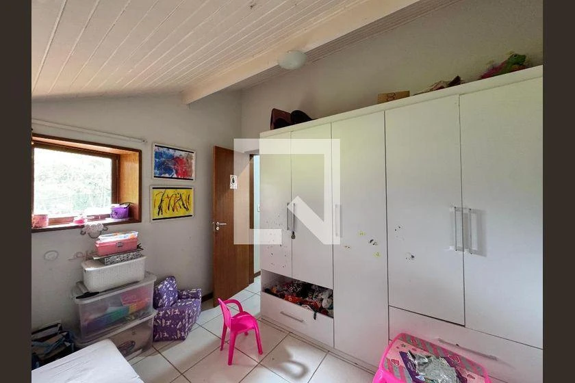 140 m² house with a walk-in closet and a home office — photo 5