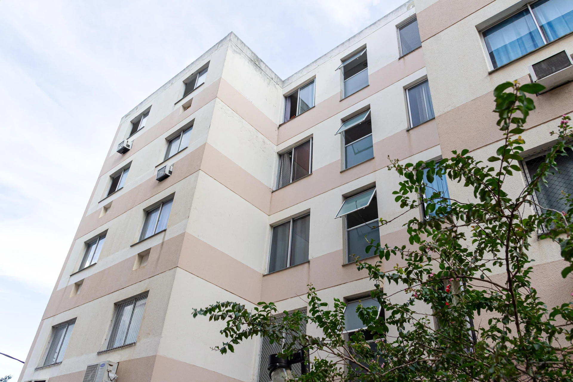 2-bedroom apartment in a building with a pool — photo 30