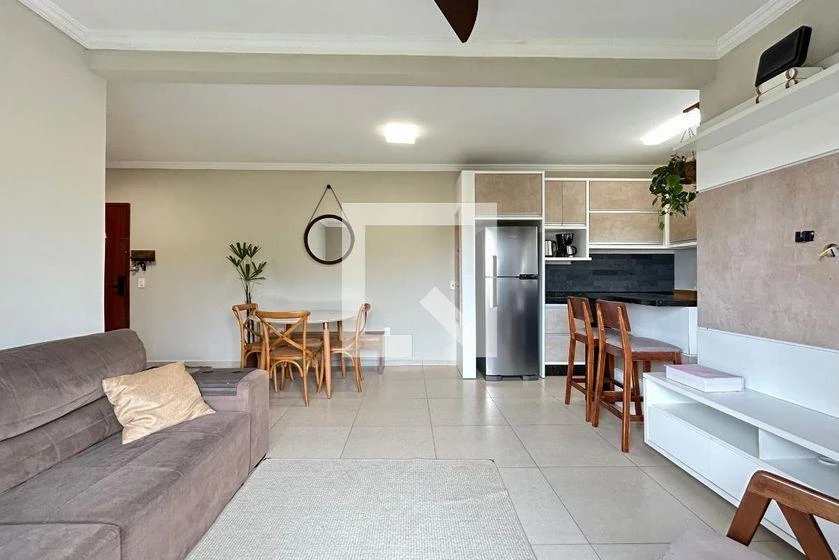 Departamento amueblado, 80 m², con balcón cerrado con vidrio