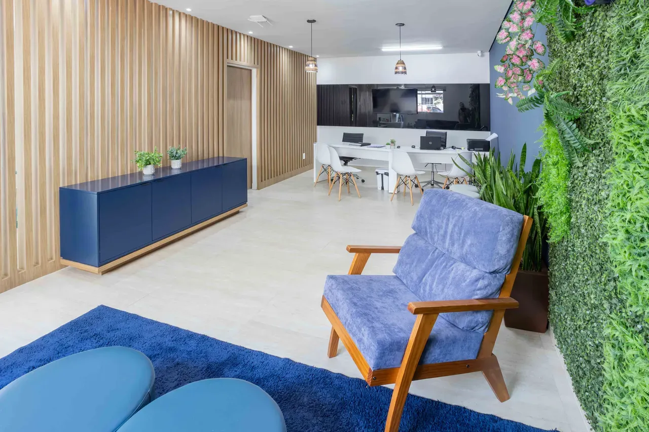 Furnished 2-bedroom apartment with open-plan kitchen — photo 3