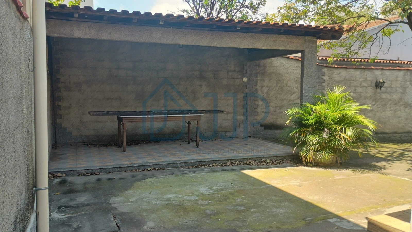 House with 4 bedrooms and parking for up to 6 cars — photo 13