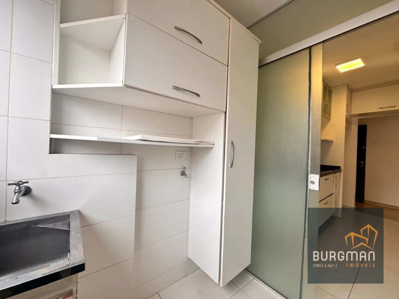 2-bedroom apartment with 1 bathroom and an open-plan kitchen — photo 8