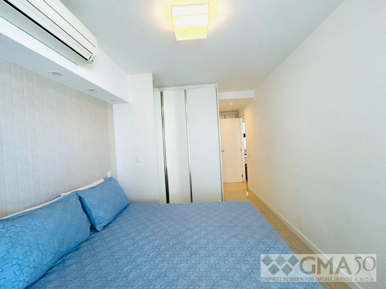 Furnished apartment with 2 bedrooms and a glazed balcony — photo 14