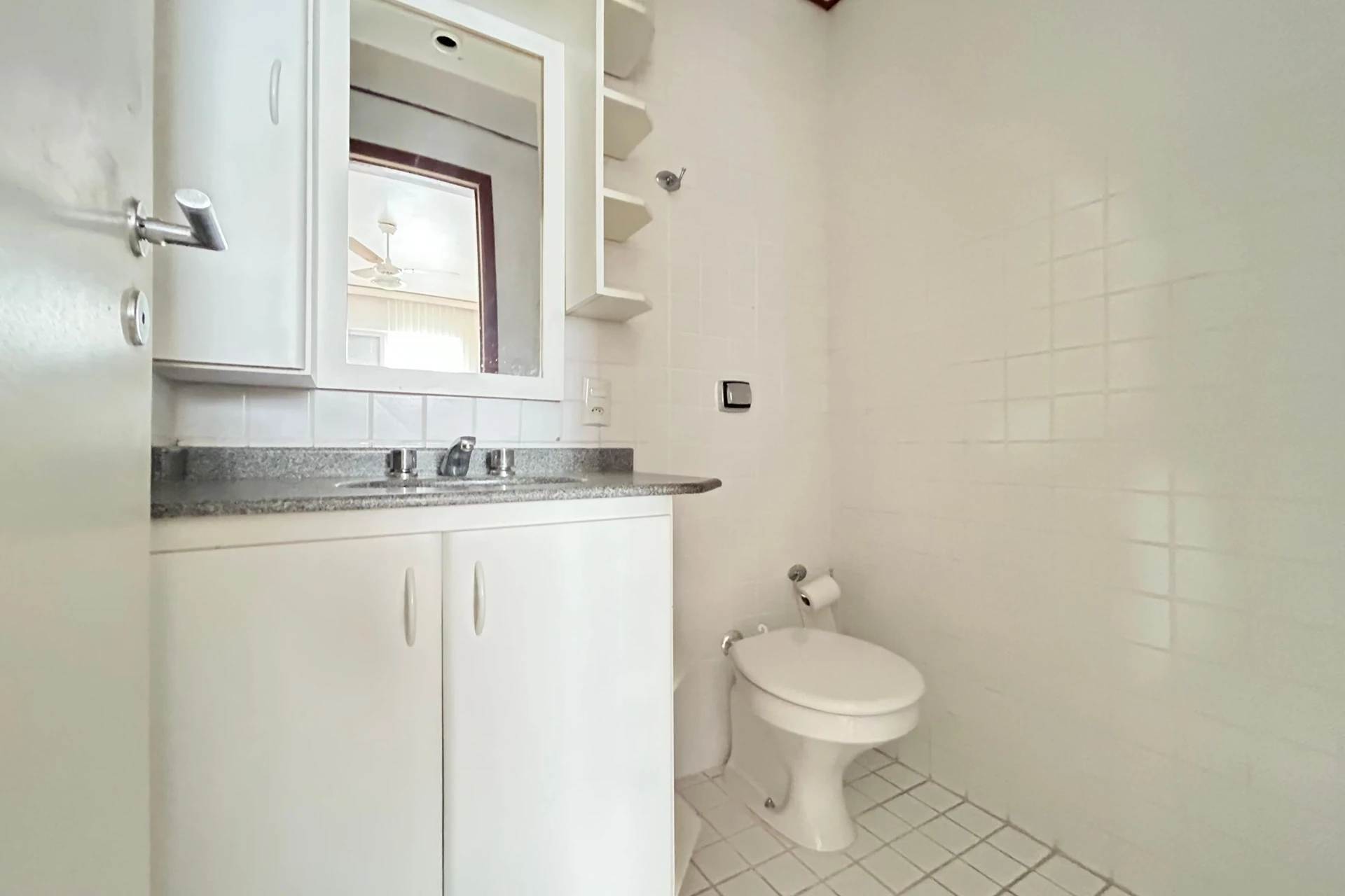 3-bedroom apartment in a building with a gym — photo 11