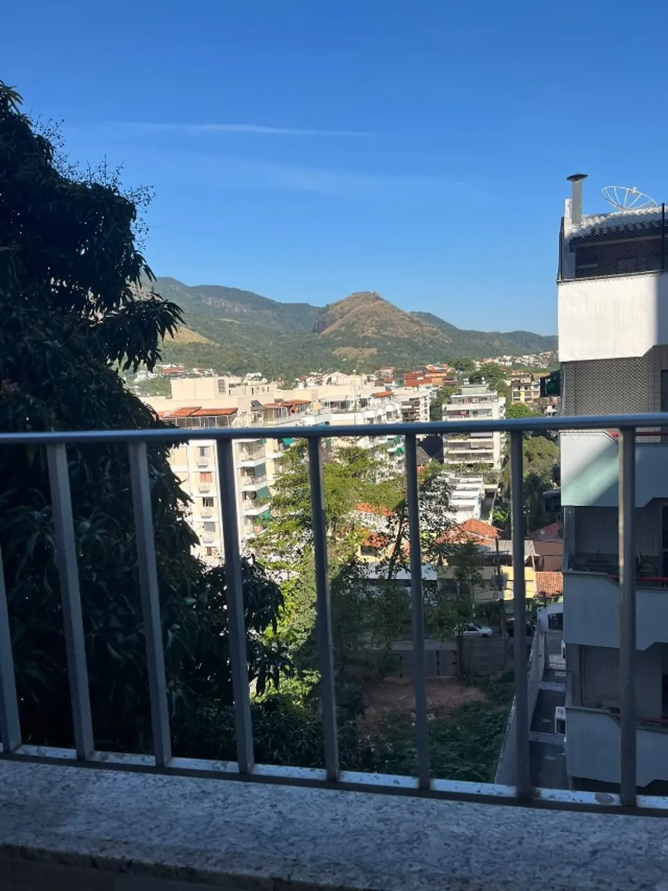 3-bedroom apartment with a mountain view in Rio de Janeiro — photo 6