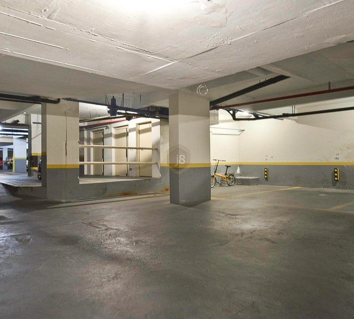 Unfurnished 1-bedroom apartment with 81 m² and parking — photo 20