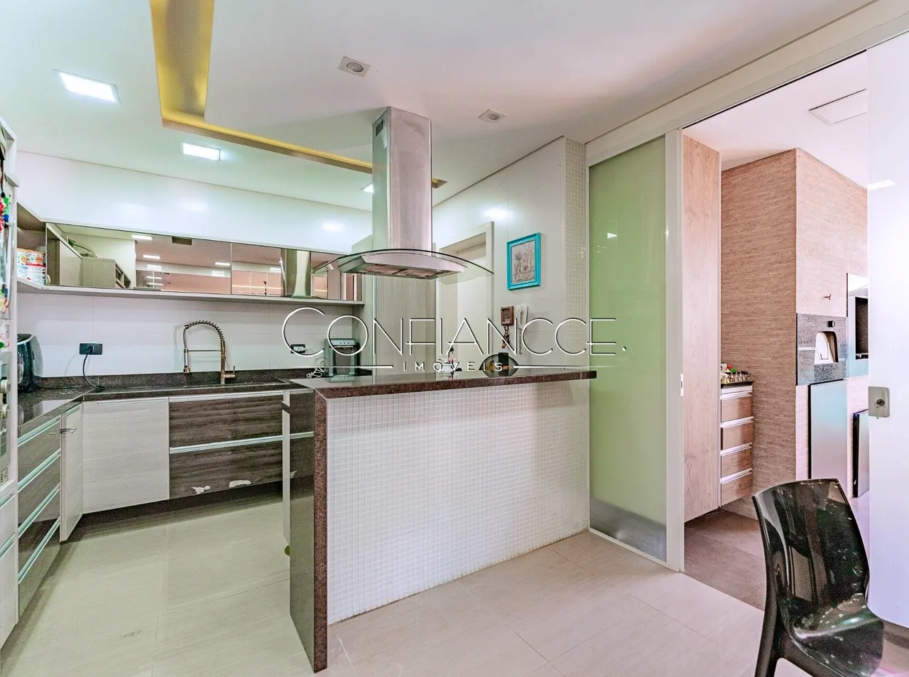 House for rent with 4 en-suite bedrooms, 314 m² — photo 10