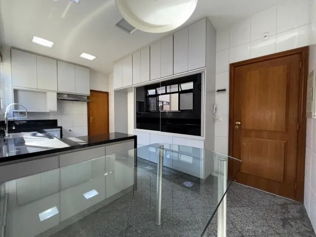 Apartamento com 4 quartos e 5 banheiros e sacada — photo 12