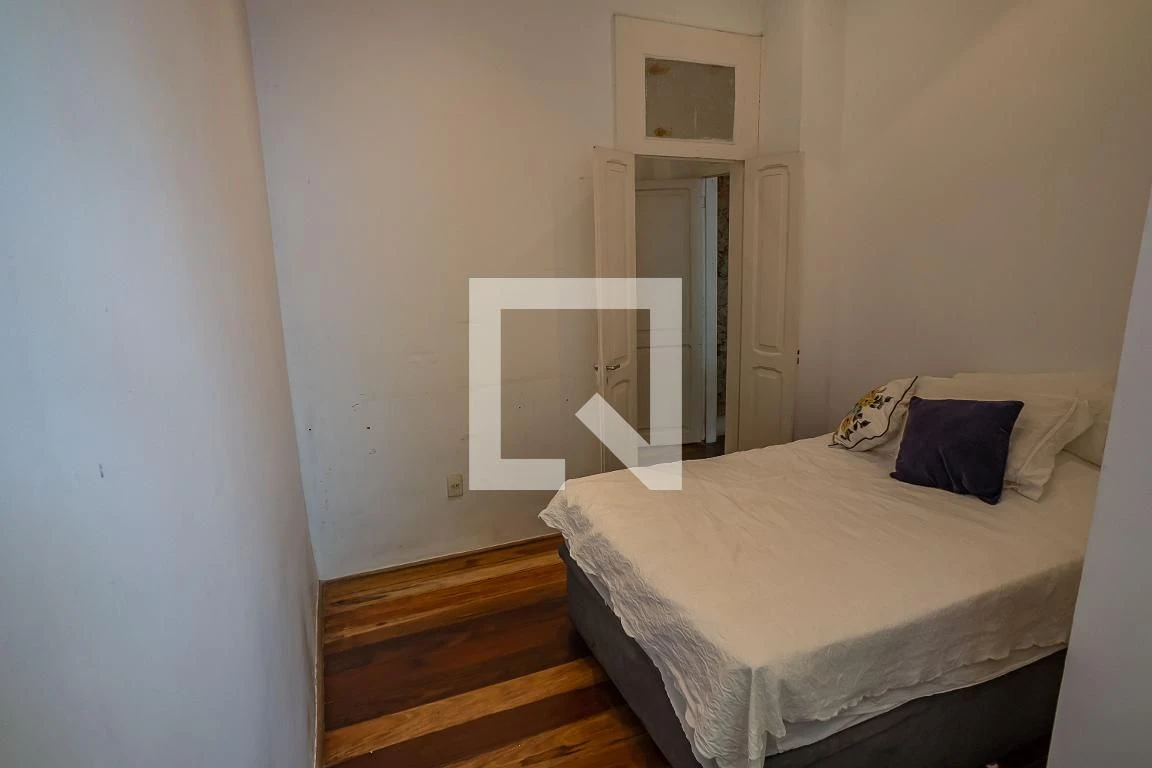 Furnished house, 300 m², with floor-to-ceiling windows — photo 55