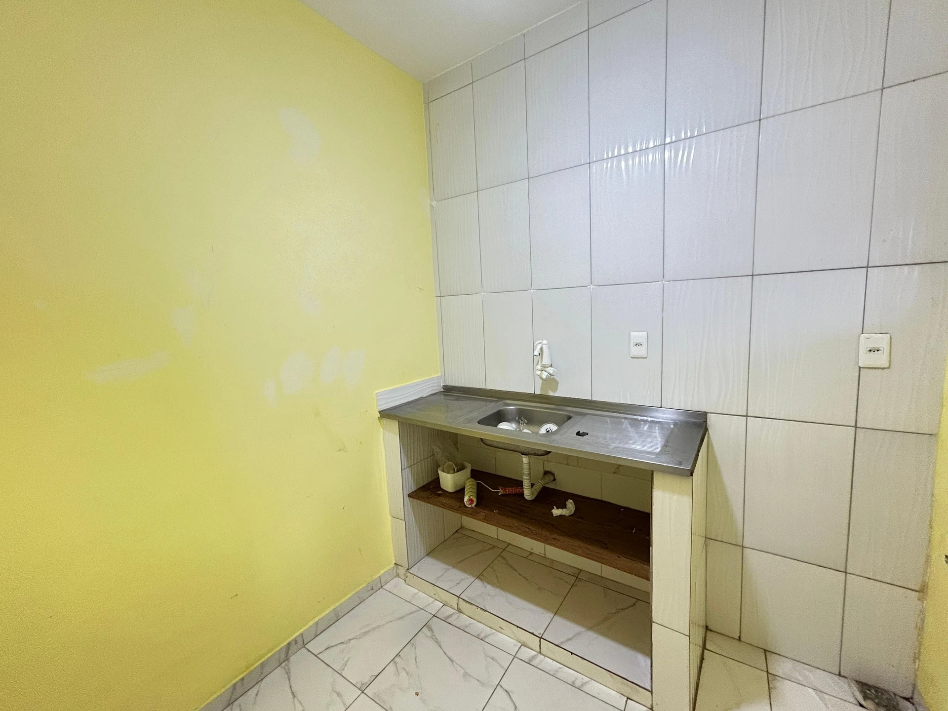 Unfurnished 1-bedroom house with a dedicated laundry area — photo 10