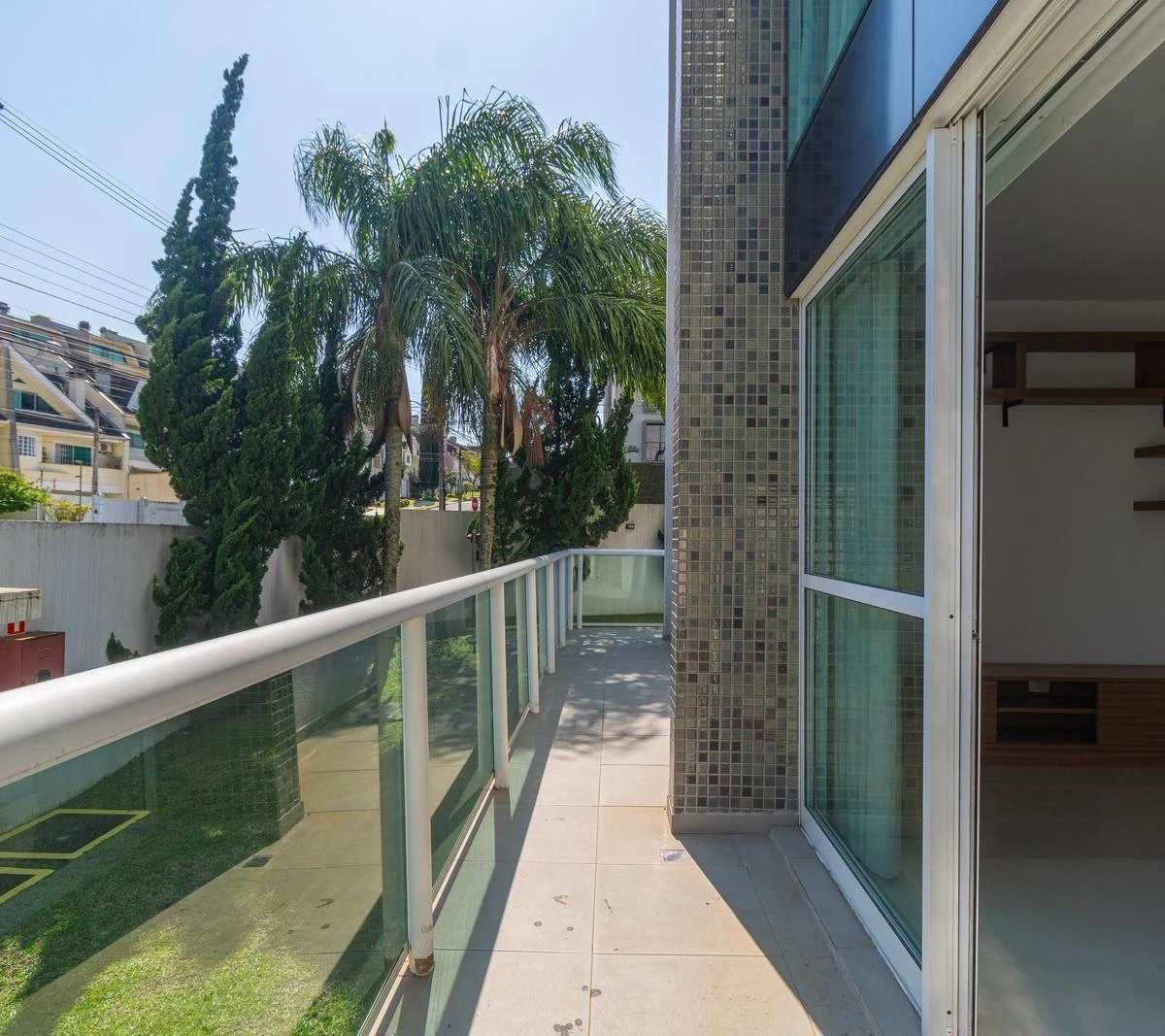 2-bedroom apartment with balcony and open-plan kitchen — photo 18