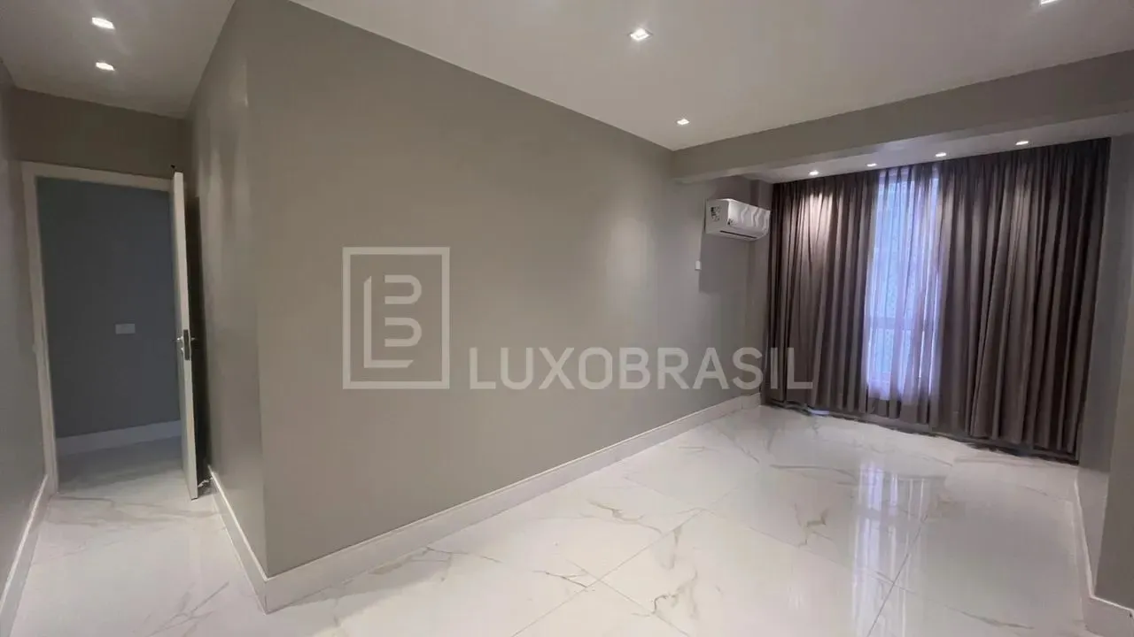 2-bedroom 2-bath apartment with an open-plan kitchen — photo 3