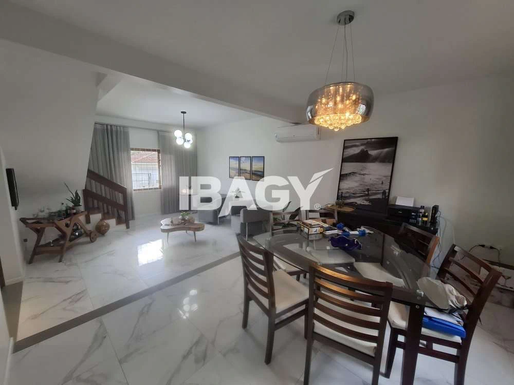 3-bedroom house with 4 bathrooms, 5 parking spaces and 380 m² — photo 4