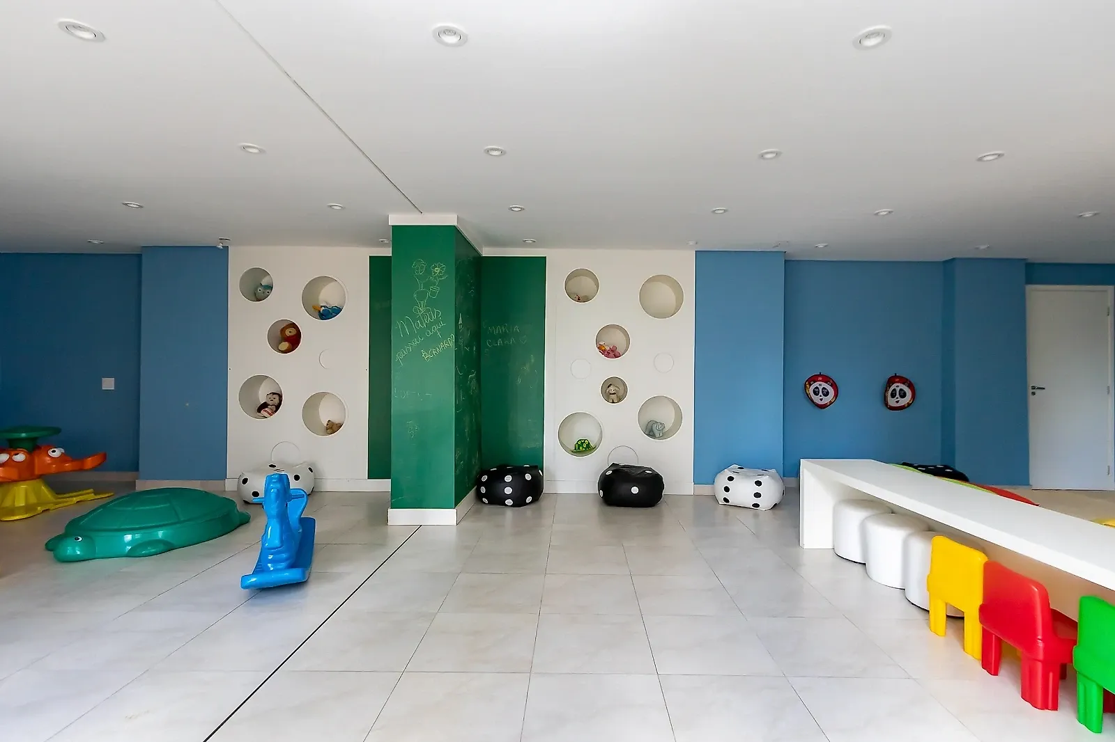 2-bedroom 63 m² apartment with a glass balcony — photo 95