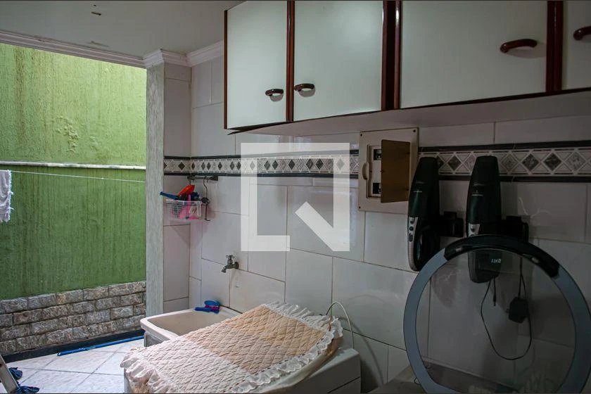 House 400 m² with 4 bedrooms, 2 en-suites, 4 parking spots — photo 45