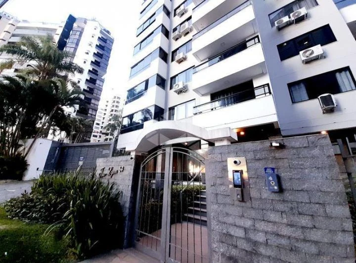 Duplex penthouse with 303 m², 3 bedrooms and 4 bathrooms — photo 8