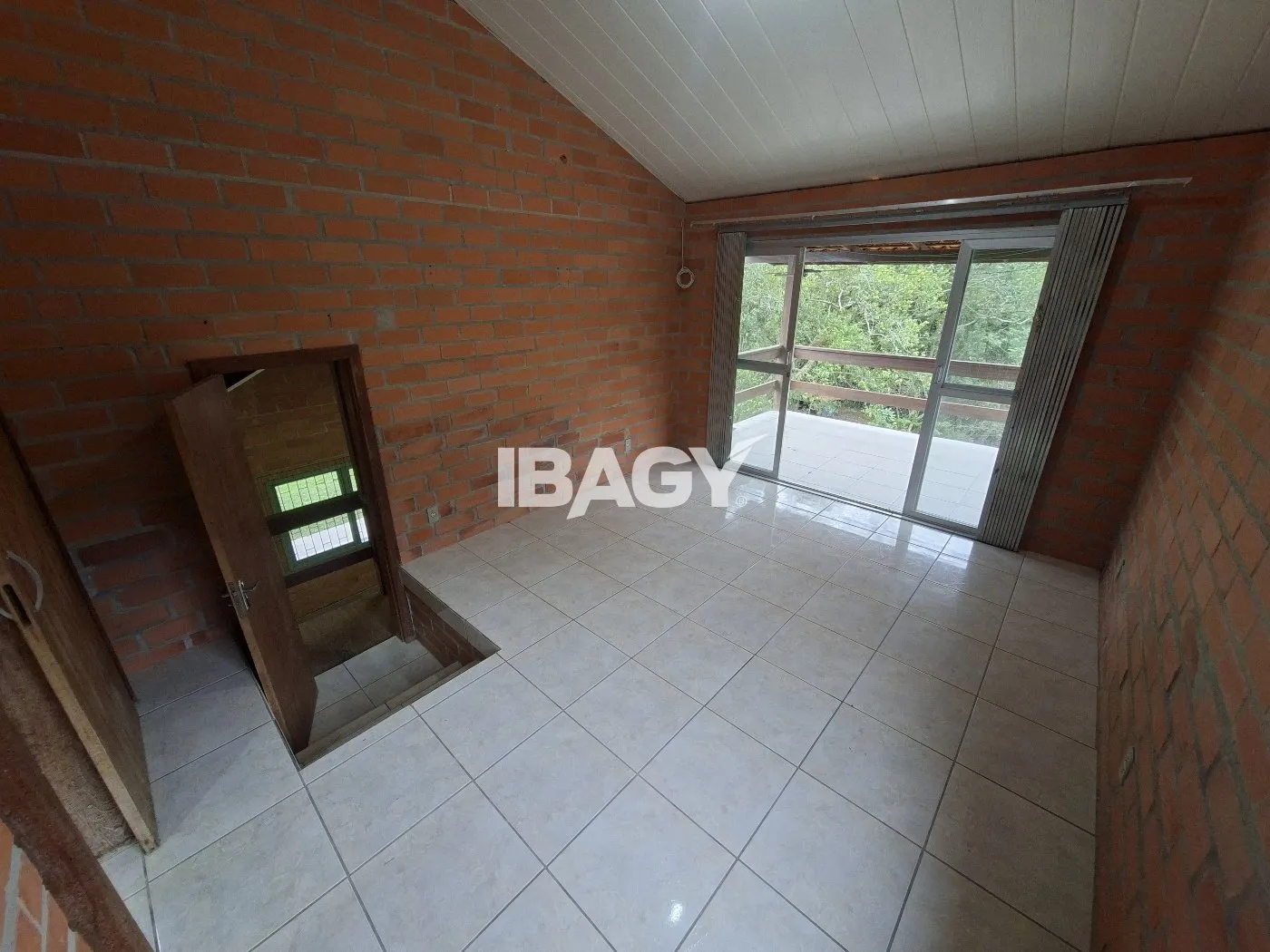 4-bedroom house with a mountain view — photo 5